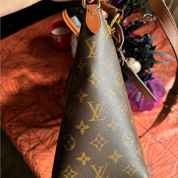 Louis Vuitton Monogram V Tote Black W Tags - Picture 8 of 16